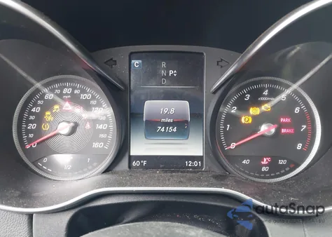 2017 Mercedes-Benz C 300 Luxury/Sport z USA, uszkodzony, nr VIN 55SWF4JB8HU191016